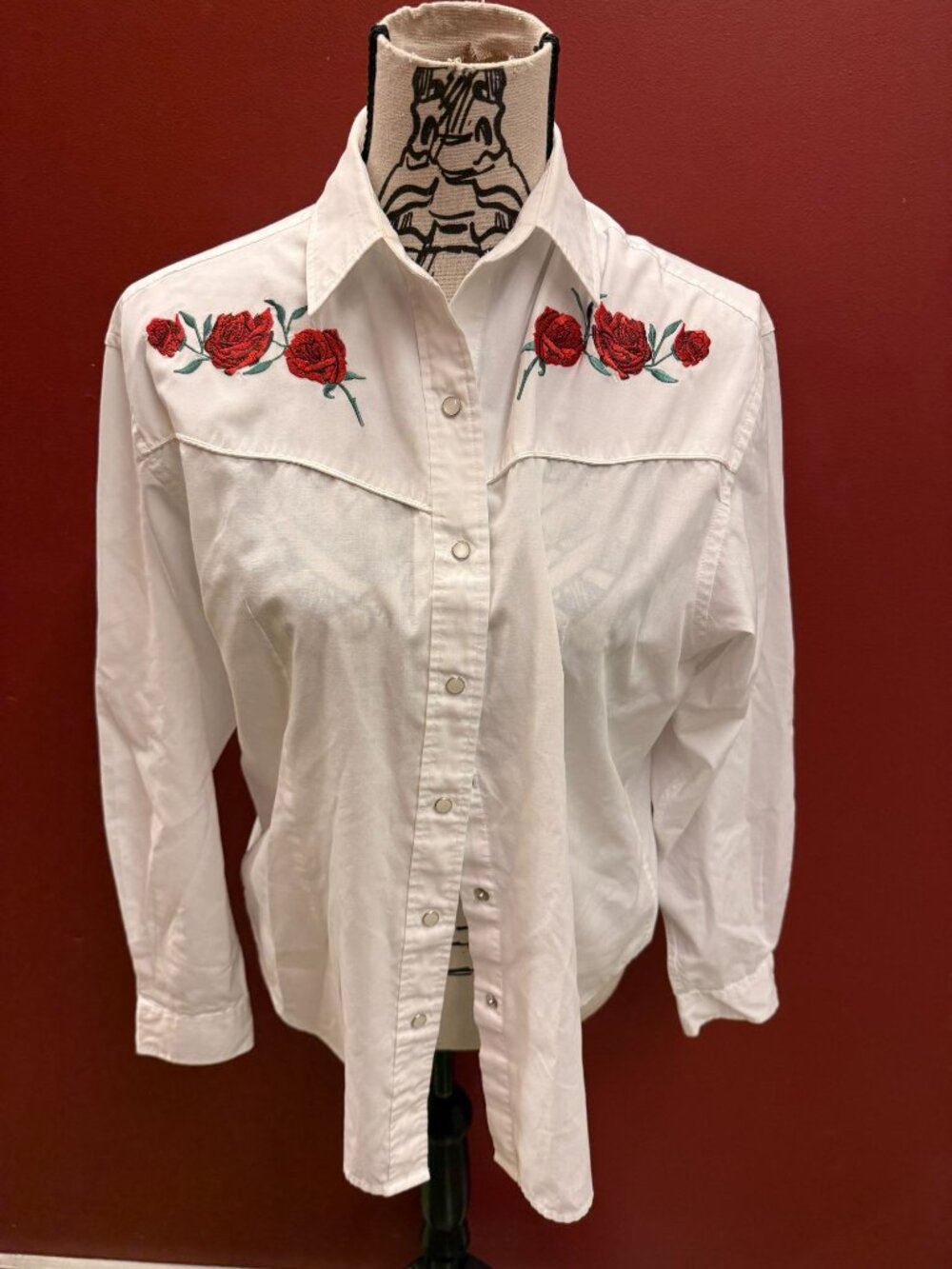 VTG White with Red Roses + Green Leaves Embroidered White Horse Pearl Snap L/S S